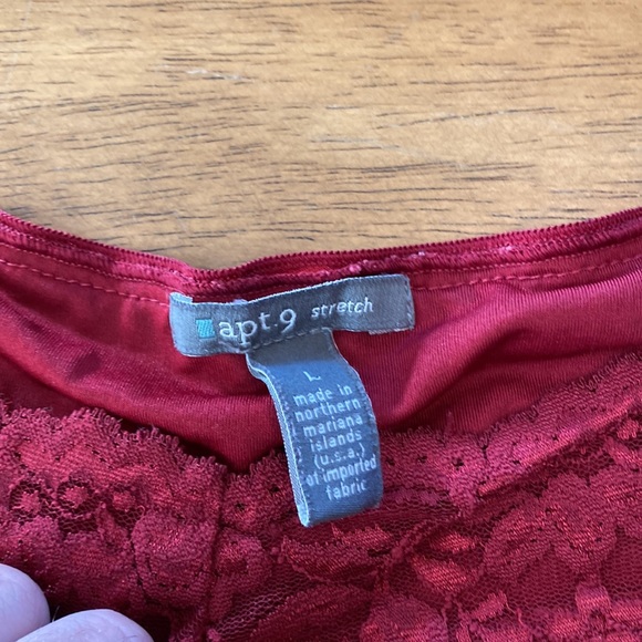 Red floral tee - Picture 2 of 3